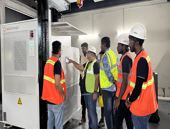 Solis has commissioned its first EverCore Energy Storage System (ESS) project in India, partnering with Inforce Solar to deploy a 500 kW/1.04 MWh battery storage capacity paired with an 870 kW rooftop solar array for a software IT data center in Chennai, Tamil Nadu.